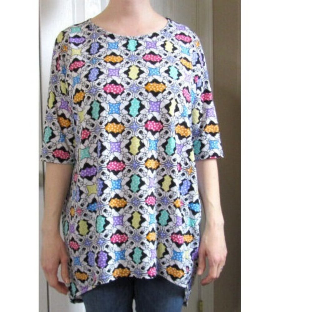 LuLaRoe Disney Minnie Mouse Top Tunic Dolman Blouse Nurse Shirt Colorful Size M - Picture 3 of 10